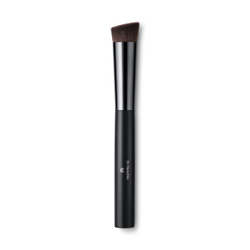 Dr. Hauschka Foundation Brush: A flat, slanted make-up brush